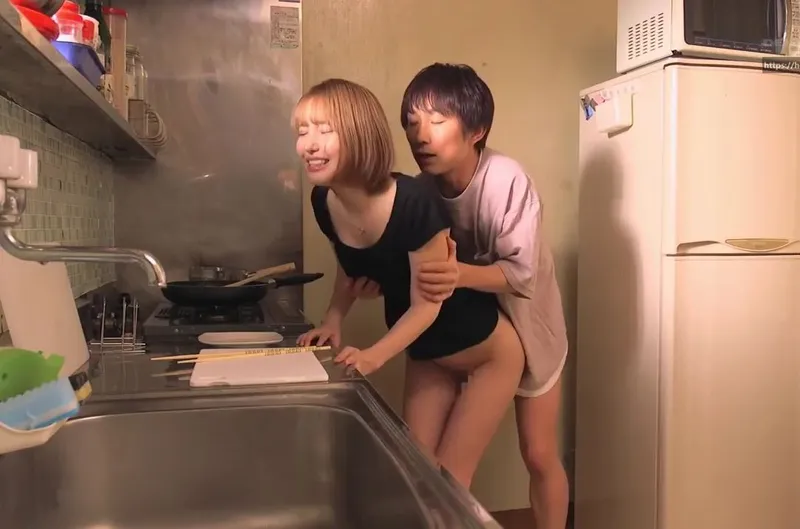 Vợ sắp cưới của anh trai mất nết về quê chơi rồi trả bài với cậu em chồng