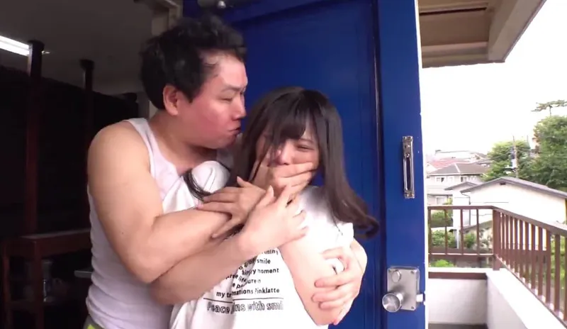 Tình đầu của tôi đã bị gã gần nhà nện tơi tả