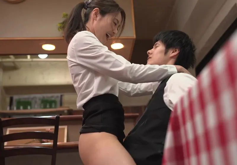 Cậu trai trẻ xoạc đồng nghiệp nữ có ông chồng nhưng chồng yêu “yếu”