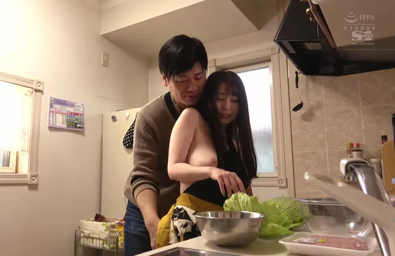 Nghi ngờ vợ yêu "đi ngoài", người chồng lén lắp camera và chứng kiến tất cả