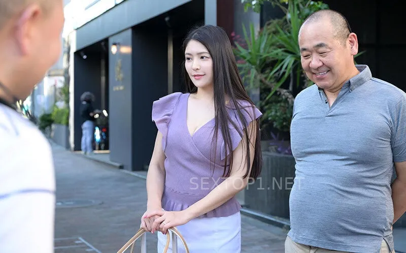 Thấy vợ yêu của nhân viên đẹp quá, quản lý lại có sở thích quan hệ bà xã người khác nên đã…